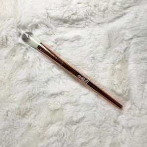 🔮 5/$25 Alamar Cosmetics Wet Shine Highlighting Brush‎